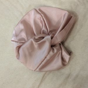 Silky bonnet